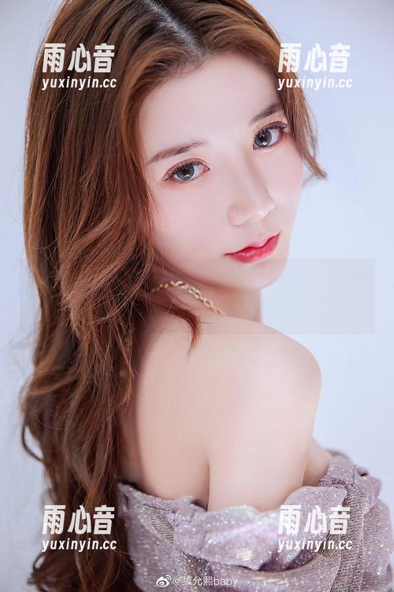 黎允熙baby 微密圈 - 精选图包,探讨黎允熙baby的节日风:有没有偶尔走神啊?